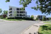 Straßenansicht - Exklusive 4- Zimmer-Wohnung mit 40m² großer Südterrasse u. Tiefgaragenstellplatz in Chemnitz Hutholz