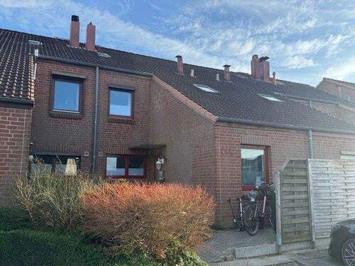 Front - Ihr neues Zuhause: Reihenmittelhaus in Schönberg zu vermieten - OTTO STÖBEN GmbH