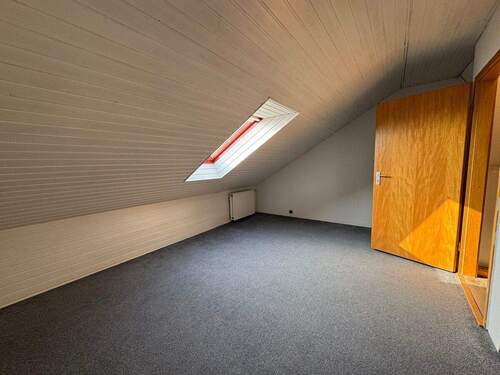 Zimmer - Reihenmittelhaus mit 120,00 m&sup2; in Schönberg zur Miete