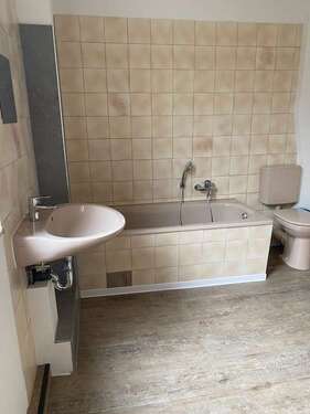 Bad - Etagenwohnung mit 138,50 m&sup2; in Warburg zur Miete