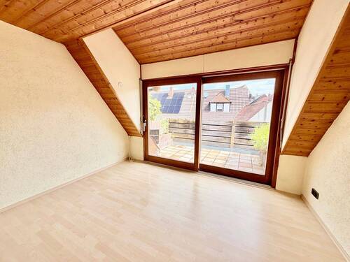Schlafzimmer mit Balkonzugang im DG - 