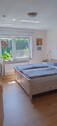 helles Schlafzimmer im EG - 