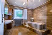 Badezimmer mit Badewanne - 