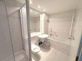 Modernes Bad mit Komfort - 