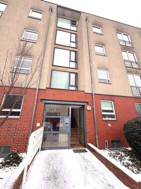 Attraktive Frontansicht - 3 Zimmer Terrassenwohnung zur Miete in Berlin