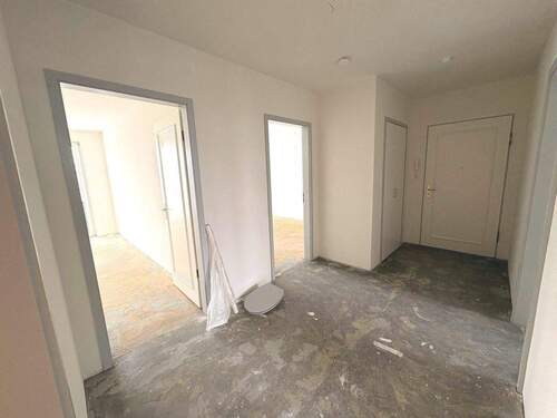 Heller Flur mit Wohlfühlcharakter - Terrassenwohnung mit 78,30 m&sup2; in Berlin zur Miete