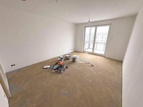 Großzügiger Wohnraum mit Charme - 