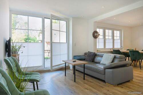 Wohnzimmer - 4 Zimmer Etagenwohnung zum Kaufen in Bad Zwischenahn