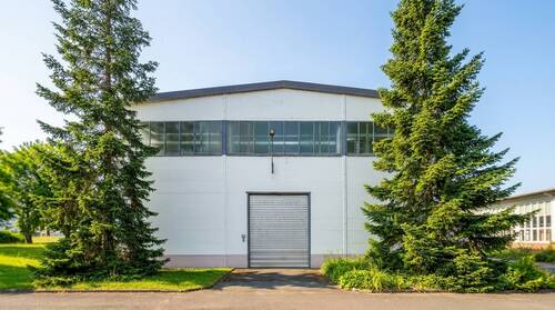 Zufahrt über östliches Rolltor - Halle in Coswig zum Kaufen