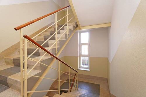 Treppenhaus - Etagenwohnung mit 62,00 m&sup2; in Dresden zum Kaufen