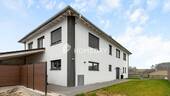 Außenansicht 2 - Familientraum in Wachenrot: Modernes Einfamilienhaus mit 6 Zimmern, Innenpool und Sauna