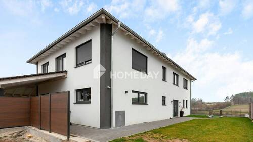 Außenansicht 2 - Familientraum in Wachenrot: Modernes Einfamilienhaus mit 6 Zimmern, Innenpool und Sauna