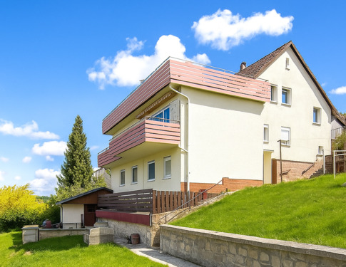 Bild 1 - ***Anfragenstopp*** Zweifamilienhaus mit Einliegerwohnung und traumhafter Aussicht in Bad Hersfeld