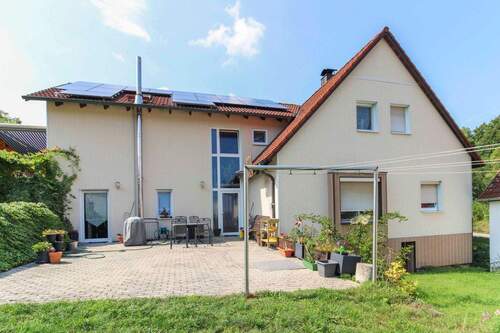 Rückansicht mit Ost-Terrasse - 