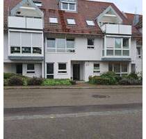 FÜR DIE GRÖSSERE FAMILIE! Gepflegte sonnnige 4 12 Zimer EG - Wohnung mit stufenlosem Zugang, gr. Terrasse und TG- Stpl. in Schwaikheim.