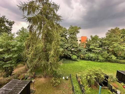 Blick vom Balkon - 2 Zimmer Etagenwohnung zum Kaufen in Fürth