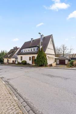 Außenansicht 2 - 4 Zimmer Einfamilienhaus zum Kaufen in Attendorn