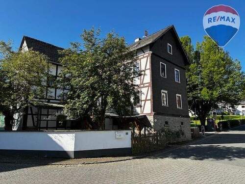 01 Vorderseite - Renoviertes Fachwerkhaus mit Charme in Weinbach sucht Liebhaber