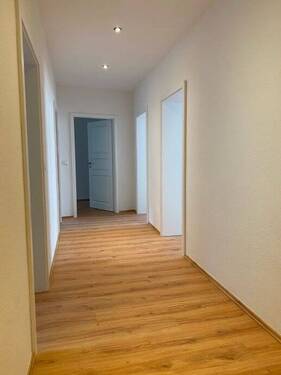 Flur 2 - Etagenwohnung mit 67,00 m² in Taucha zur Miete