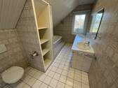 Badezimmer im Dachgeschoss - 