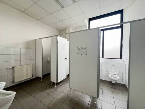 Halle Sanitärbereich - 
