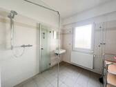 Bürohaus Sanitärbereich mit Dusche - 