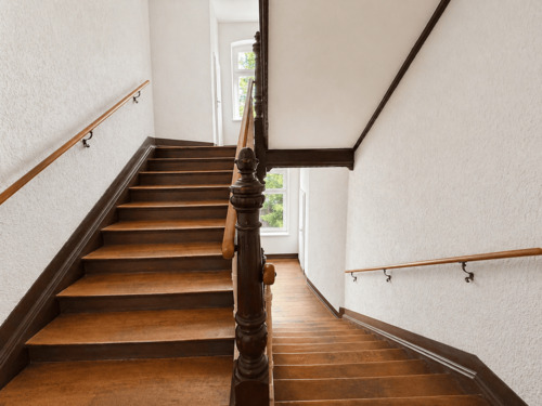 Treppenhaus - 3 Zimmer Etagenwohnung zum Kaufen in Leipzig