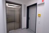 Wohnungseingang mit Liftzugang - 