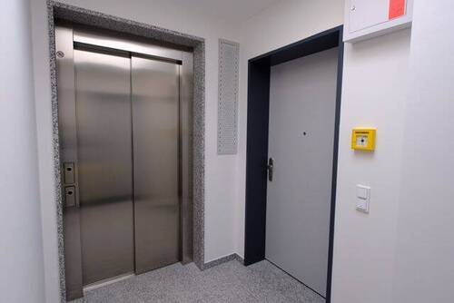Wohnungseingang mit Liftzugang - 