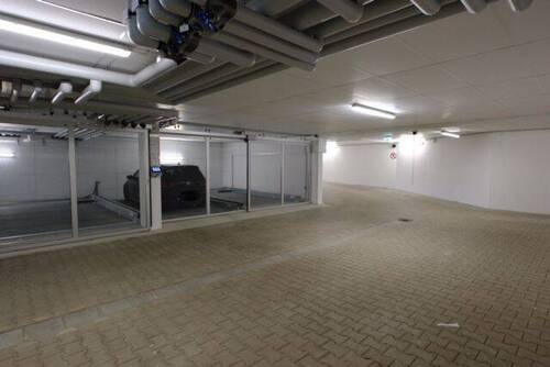 Tiefgaragen-Stellplatz - 