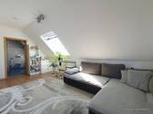 Wohnzimmer - DU-Untermeiderich, Straßburger Straße 48 - Gemütliche 2 Zimmer-DG-(4.OG)-Wohnung zeitnah zu mieten !!