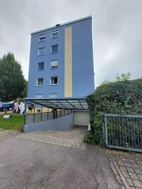 Westseite des Gebäudes - 4 Zimmer Etagenwohnung in Rosenheim