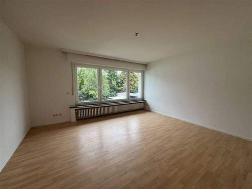 Wohnzimmer - 4 Zimmer Etagenwohnung zur Miete in Beverungen
