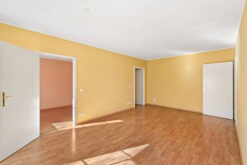 Wohnzimmer - 2 Zimmer Etagenwohnung zum Kaufen in Berlin