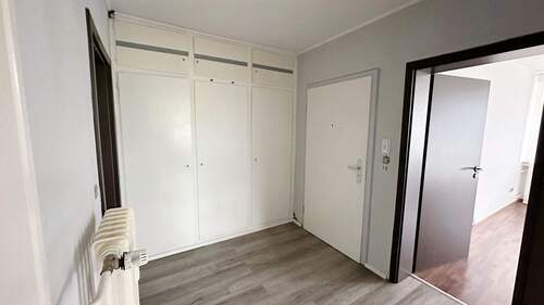 Zentrale Diele - 3 Zimmer Etagenwohnung zum Kaufen in Bochum