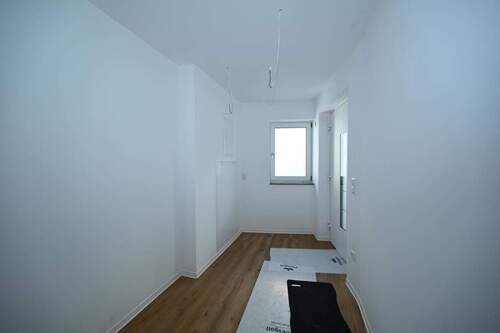 Schöne Böden - 3 Zimmer Etagenwohnung zur Miete in Seubersdorf