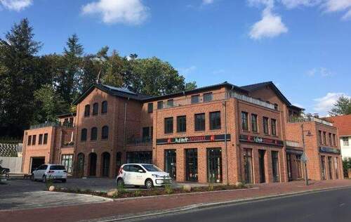 Schönes Wohnhaus - Neu - Wohnen wie im Ferienhaus Bungalow - Einzigartige moderne 4-Zimmer Wohnung mit großem Balkon - Barrierearm - Aufzug