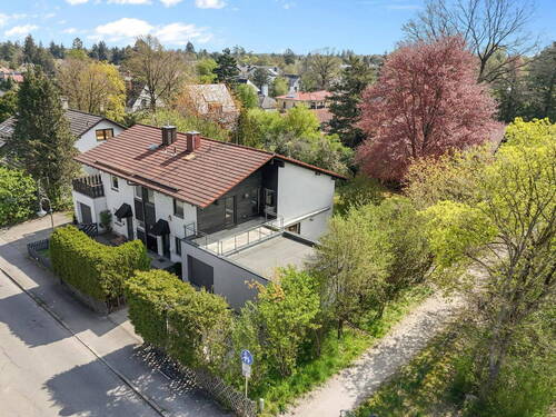 Hausansicht - Sofort frei! Schöne Doppelhaushälfte in Gräfelfing mit Garage!