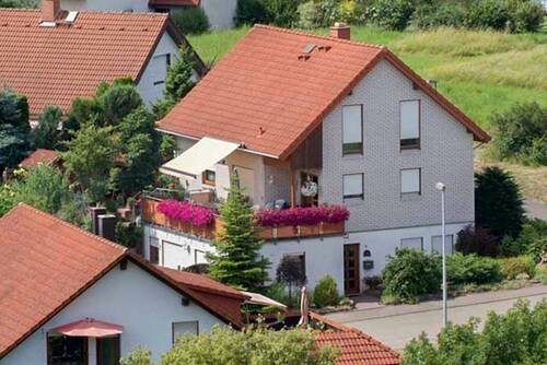 Außenansicht - Sonnenverwöhntes Mehrgenerationenhaus mit Südwest-Terrasse und herrlichem Naturpanorama