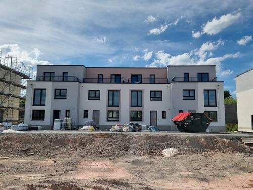 Ansicht Front - 6 Zimmer Reihenendhaus in Hanau-Steinheim