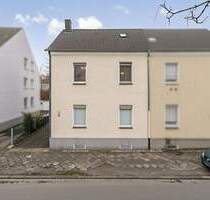 Doppelhaushälfte mit Entwicklungspotenzial und Doppelgarage sowie kleinem Garten. - Castrop-Rauxel