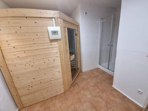 Sauna mit Dusche und WC - 