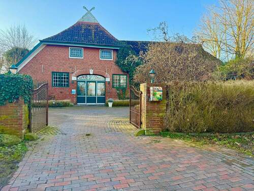 Haus vorne - Ferienhof Mehrgenerationshaus an der Nordsee