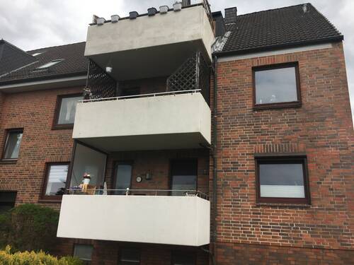 Rückfront - Sonnige Wohnung, nahe Ostsee + Timmendorf Scharbeutz, 70iger Jahre, renovierungsbedürftig