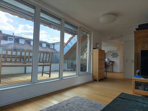 Wohnen mit Loggia - Tolle 5 Zimmer Dachgeschosswohnung in der Nürnberger Südstadt
