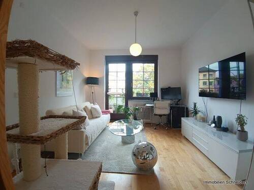Wohnzimmer - Krefeld-City, Frankenring - Tolle, sanierte 2-Zimmer-Wohnung mit 2 Balkonen ab Dezember zu mieten !!
