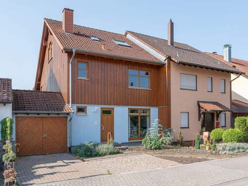 Ansicht - 8 Zimmer Doppelhaushälfte zum Kaufen in Plankstadt