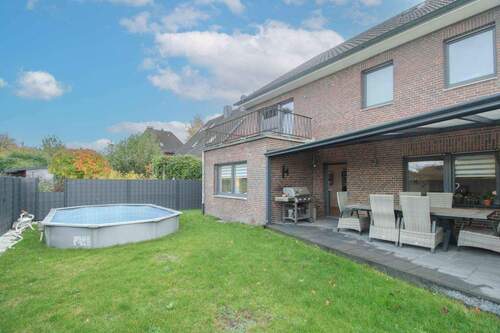 Garten mit Außenpool - 