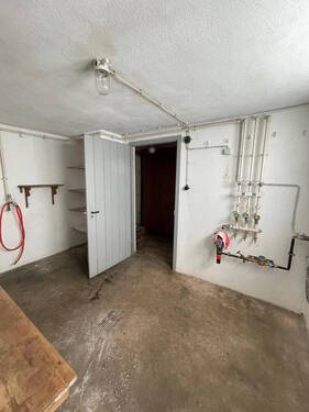 Waschküche mit Wasserinstall. - 