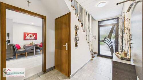 Flur EG - 7 Zimmer Einfamilienhaus zum Kaufen in Mettlach / Nohn